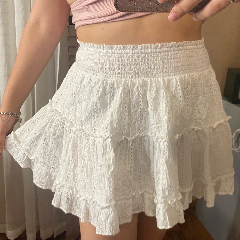 Flowy white skirt